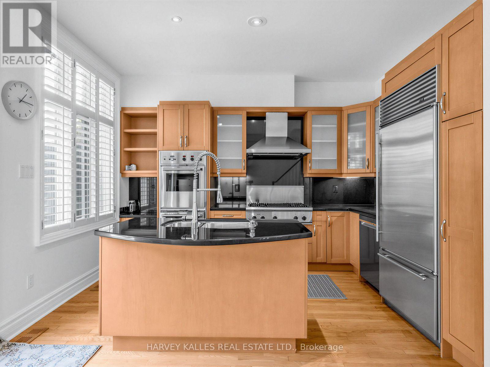 26 Marlborough Avenue, Toronto, Ontario  M5R 1X6 - Photo 11 - C13778004