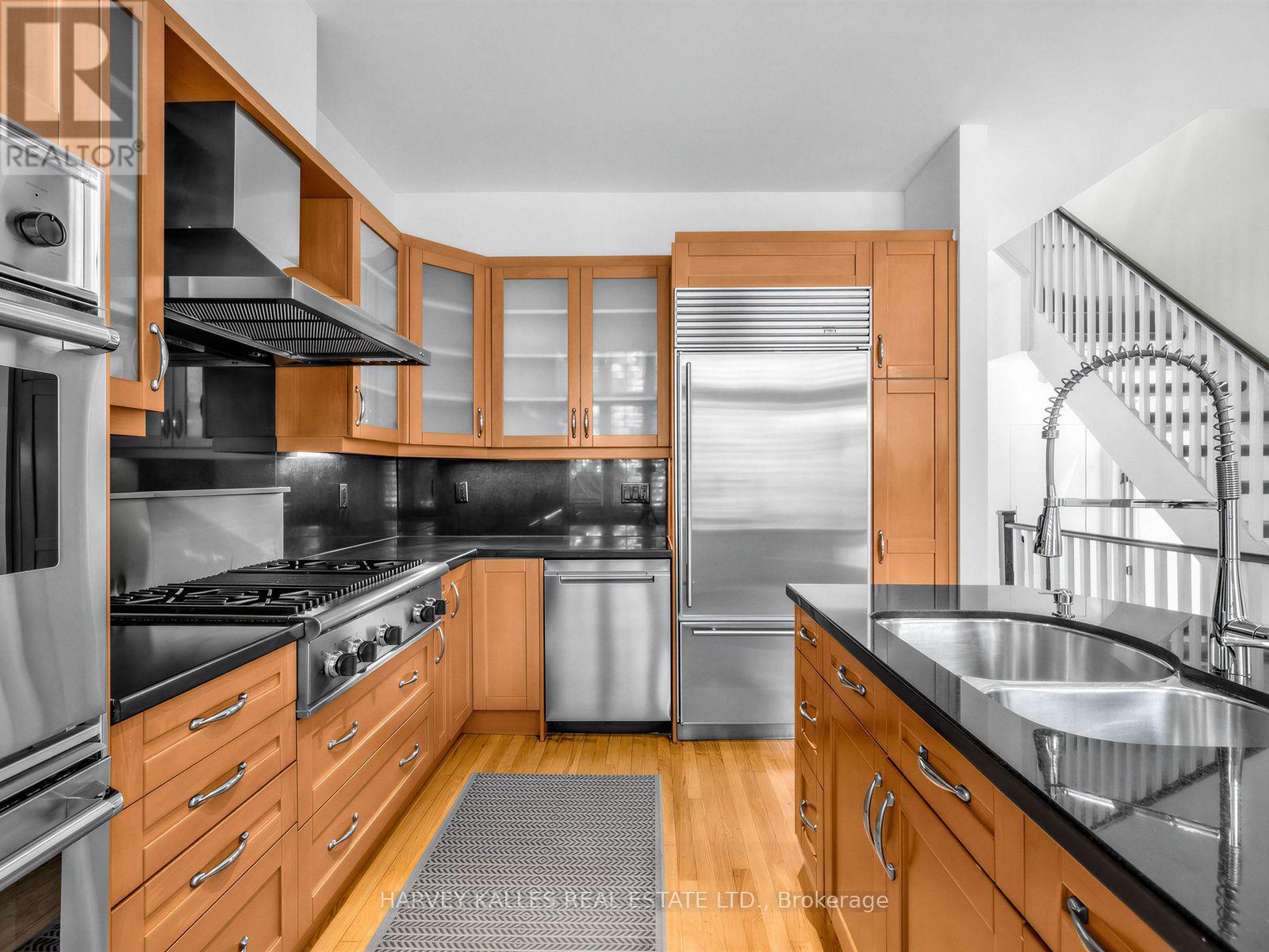 26 Marlborough Avenue, Toronto, Ontario  M5R 1X6 - Photo 14 - C13778004