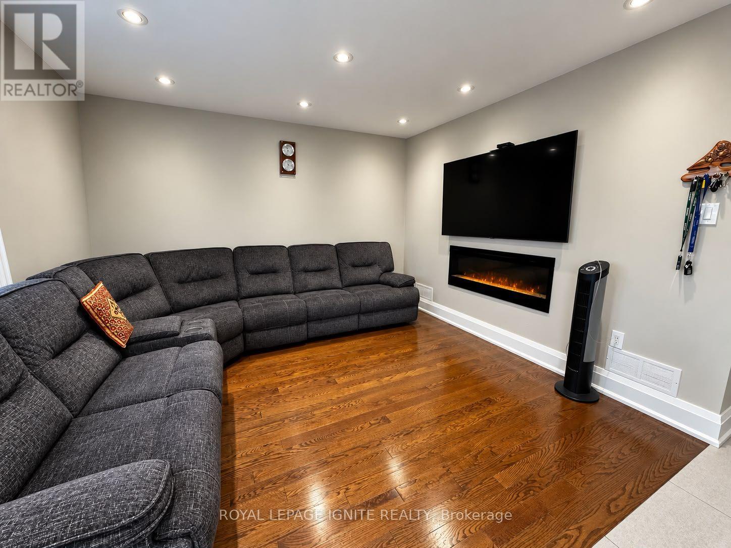 32 Marsdale Crescent, Toronto, Ontario  M1X 1G7 - Photo 11 - E13778016