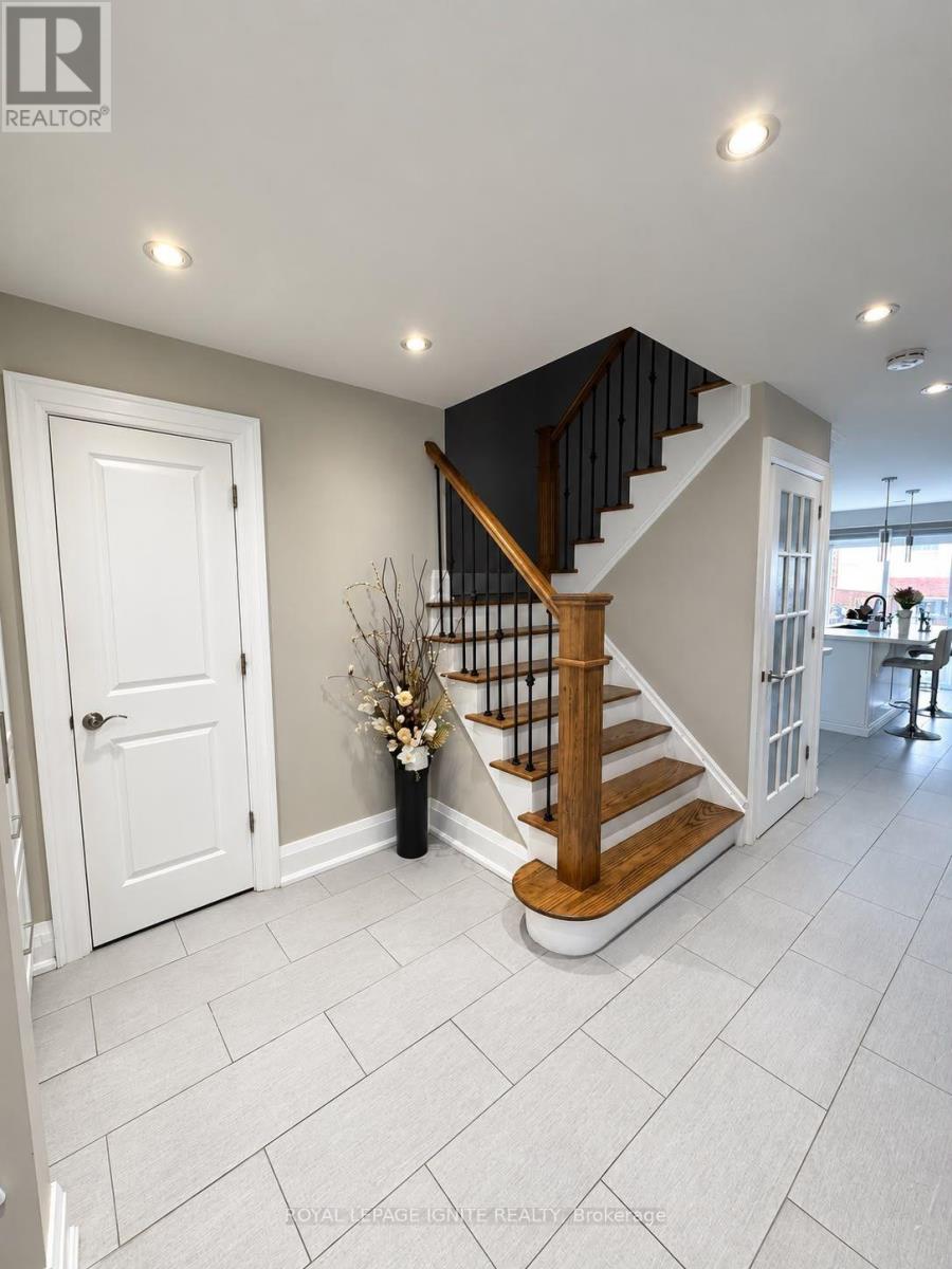 32 Marsdale Crescent, Toronto, Ontario  M1X 1G7 - Photo 6 - E13778016