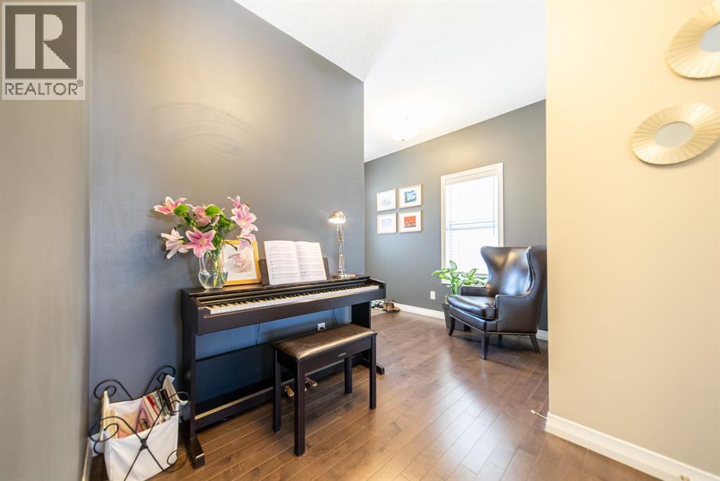 98 Mahogany Passage Se, Calgary, Alberta  T3M 2K4 - Photo 3 - A2337578