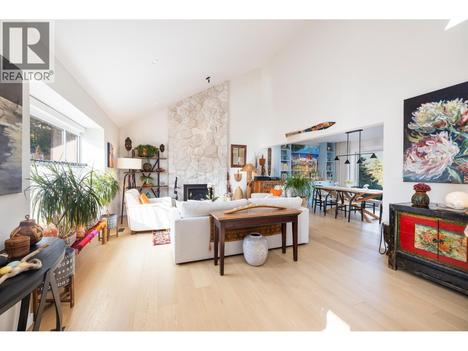 4772 Meadfeild Court, West Vancouver, British Columbia  V7W 2Y3 - Photo 3 - R3163758