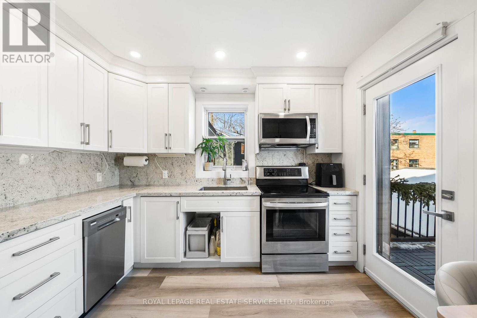 50 Arcadian Circle, Toronto, Ontario  M8W 2Y9 - Photo 7 - W13744530