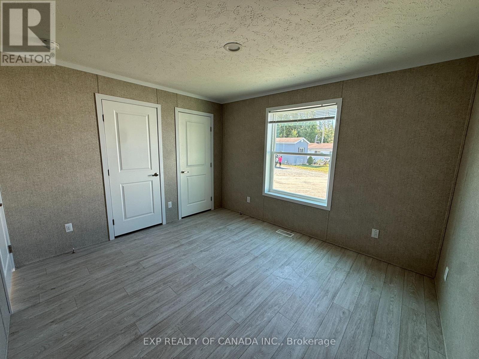 268 EVELYN CRESCENT photo 13