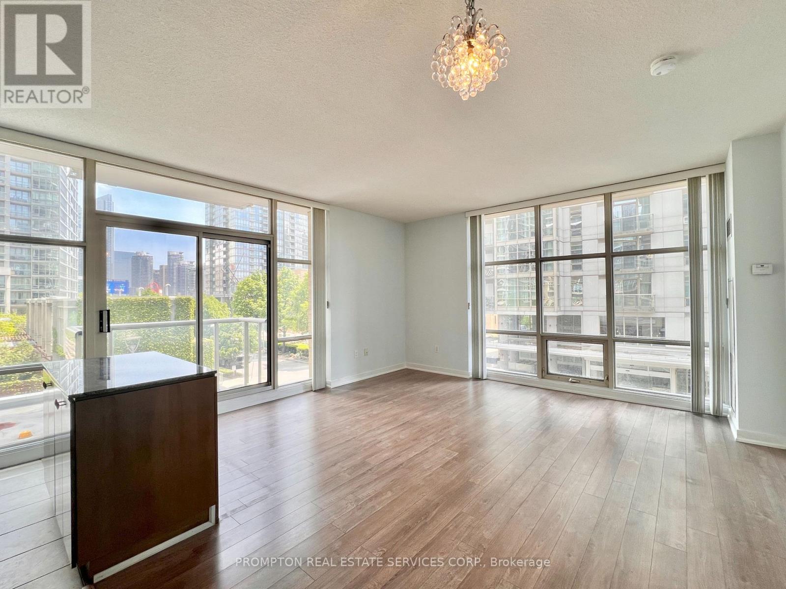203 - 9 Spadina Avenue, Toronto, Ontario  M5V 3V5 - Photo 2 - C13778040