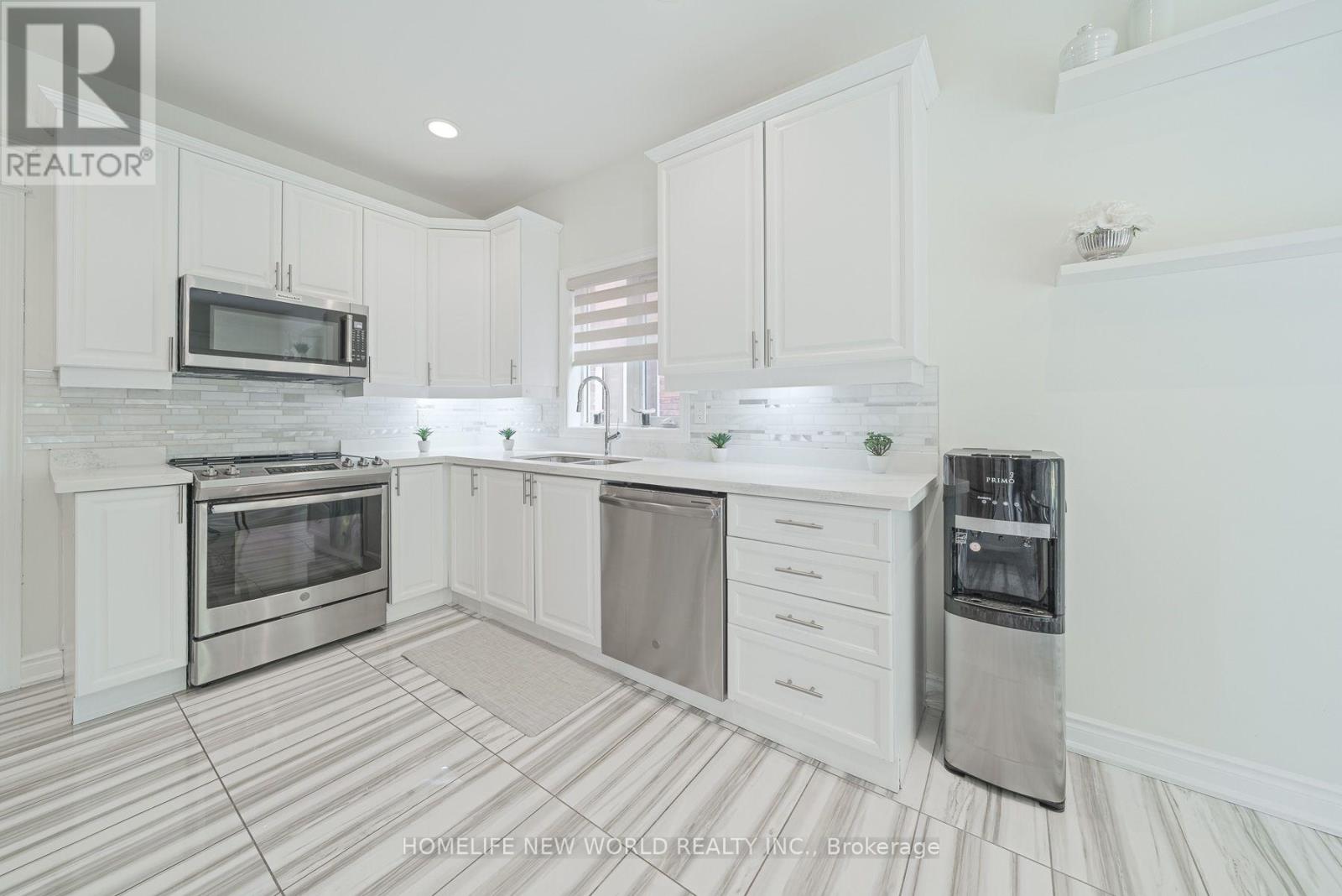 397 Hewitt Circle, Newmarket, Ontario  L3X 2L8 - Photo 12 - N13778032