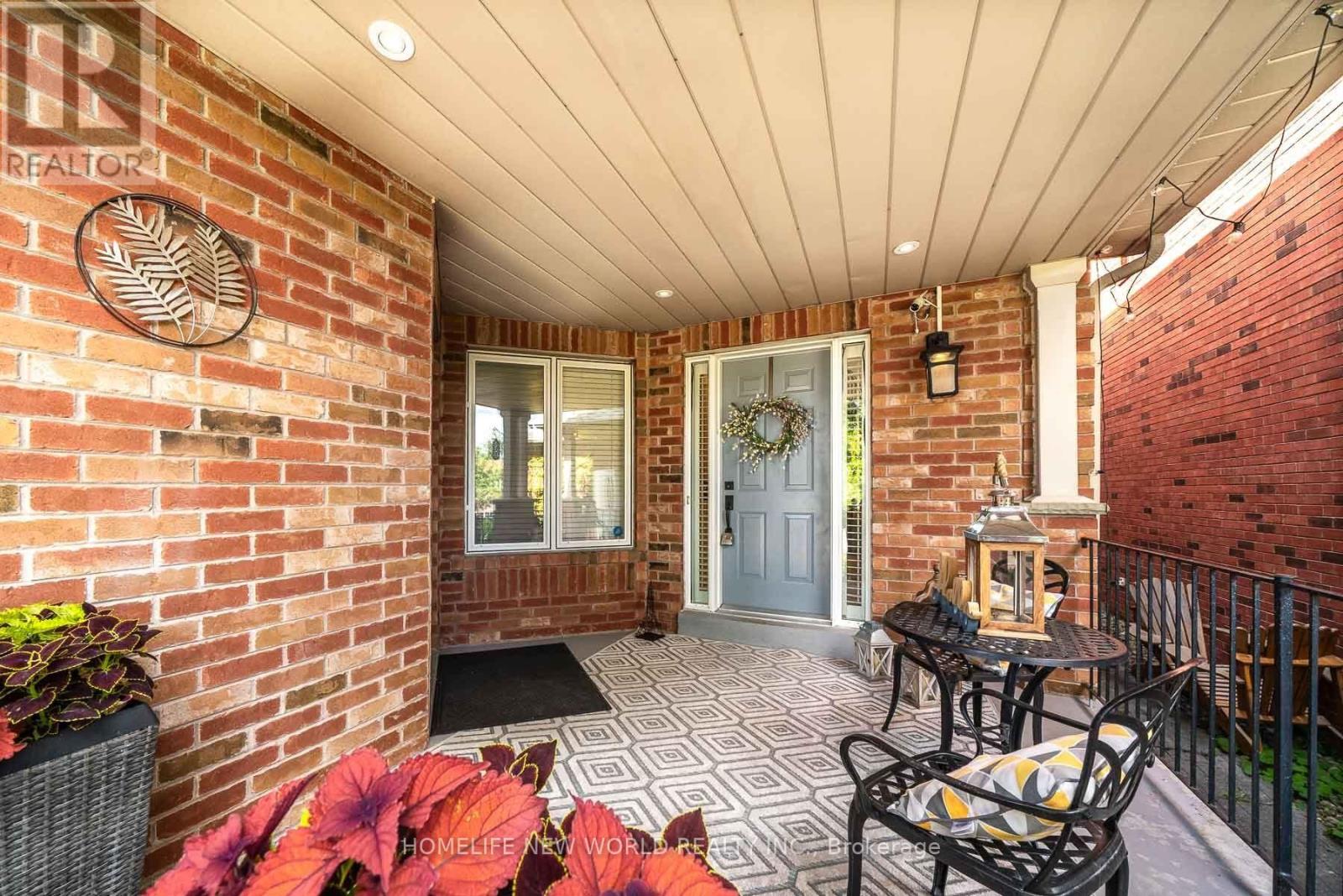 397 Hewitt Circle, Newmarket, Ontario  L3X 2L8 - Photo 2 - N13778032