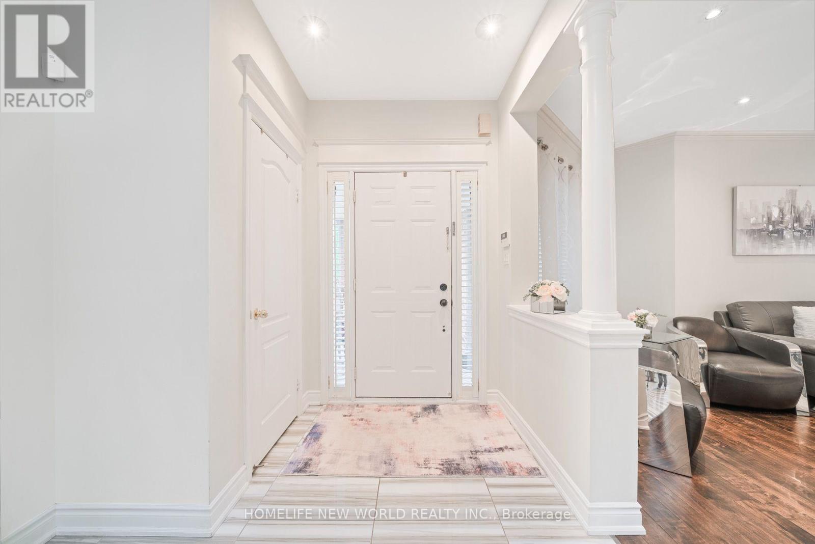 397 Hewitt Circle, Newmarket, Ontario  L3X 2L8 - Photo 4 - N13778032