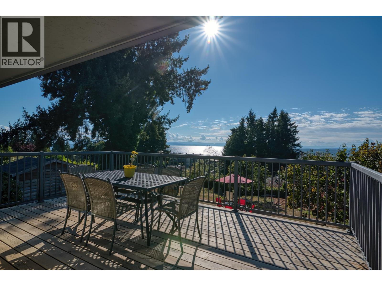 4735 LAUREL AVENUE, sechelt, British Columbia