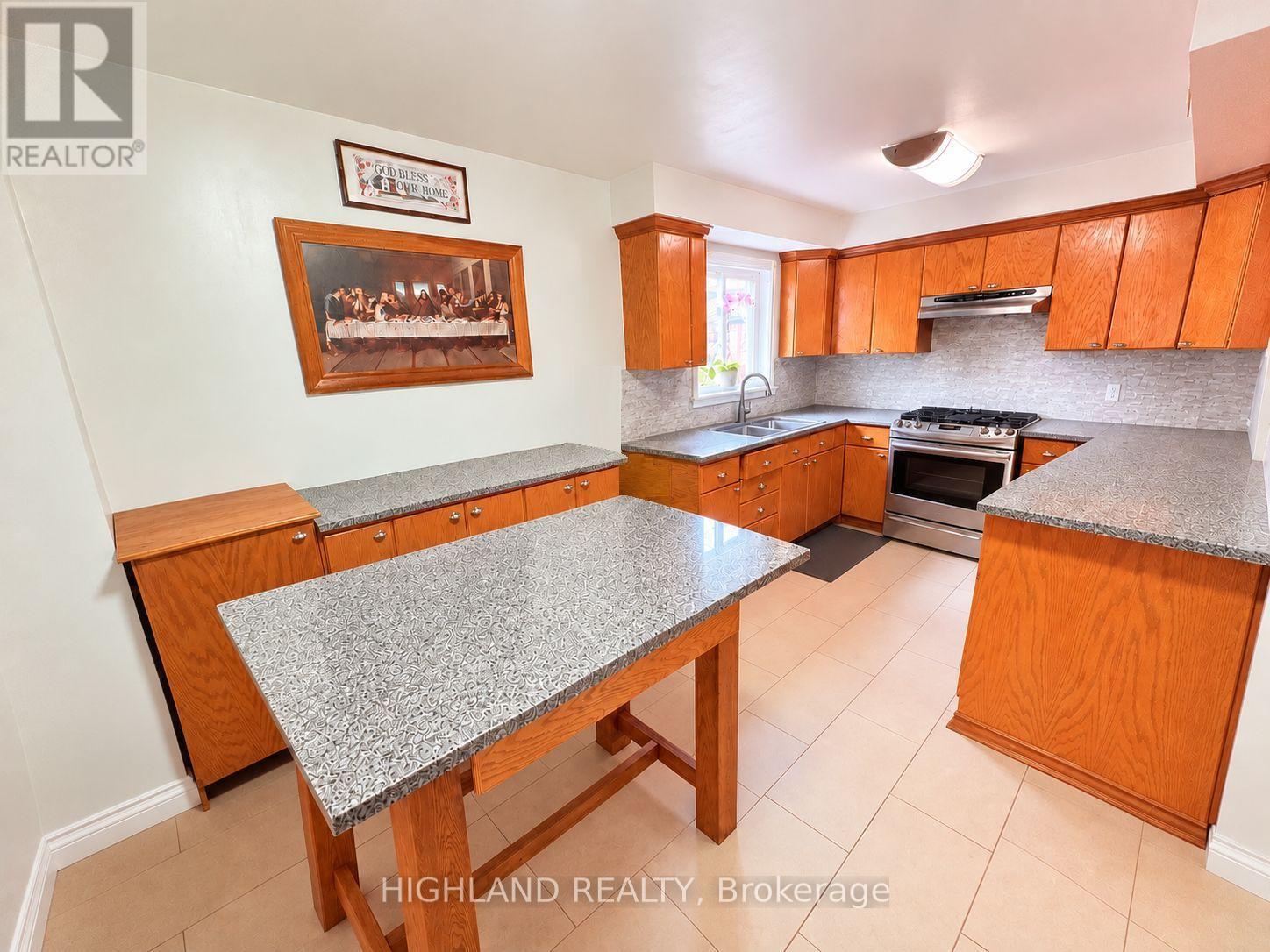 1132 Glen Valley Road, Oakville, Ontario  L6M 3K8 - Photo 3 - W13778022