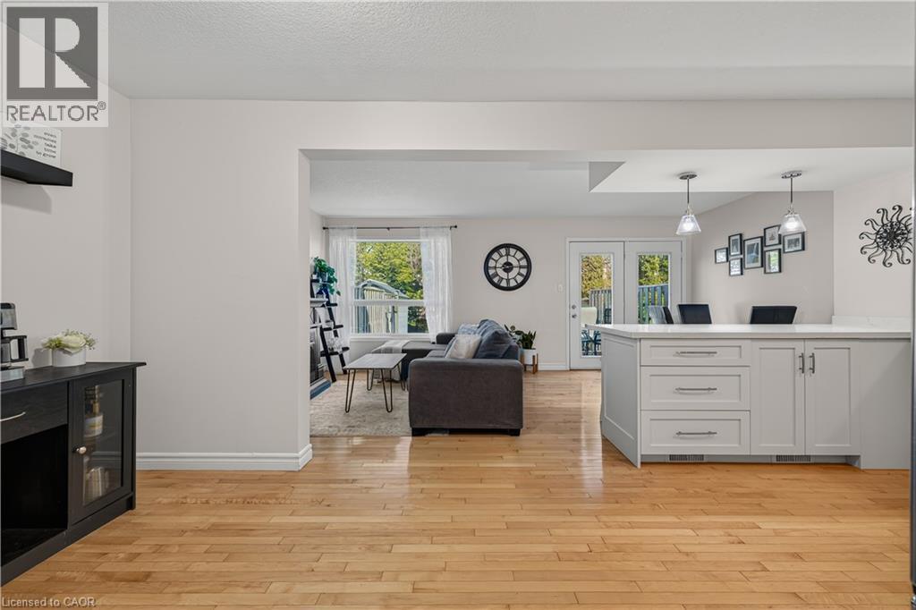 475 Annapolis Court, Waterloo, Ontario  N2K 4E7 - Photo 4 - 40861303