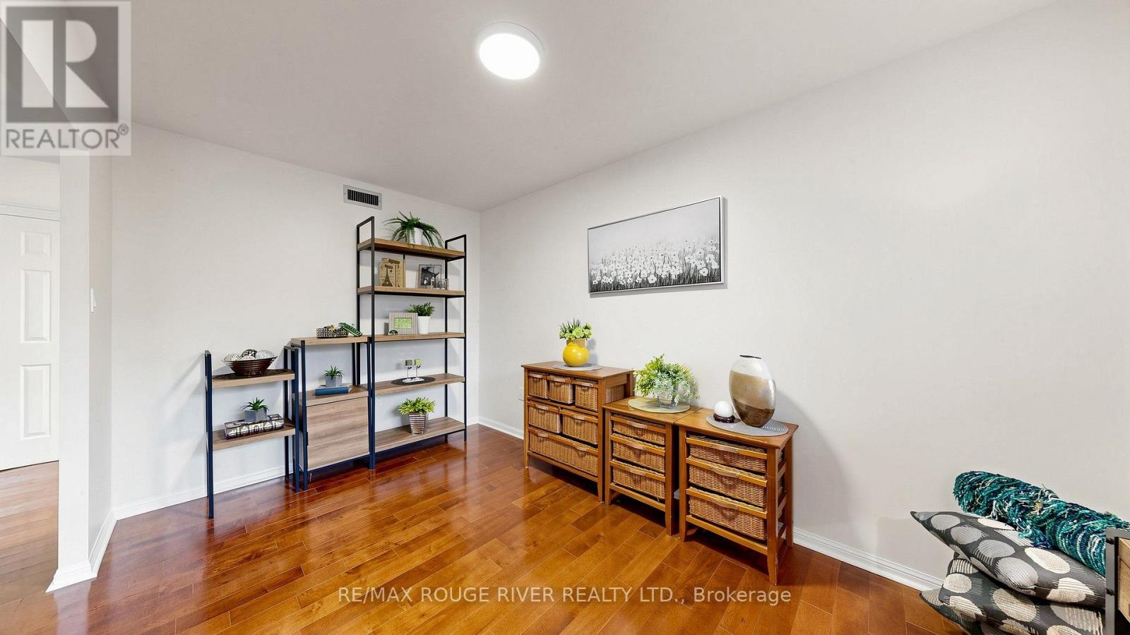 206 - 757 Victoria Park Avenue, Toronto, Ontario  M4C 5N8 - Photo 11 - E13778054