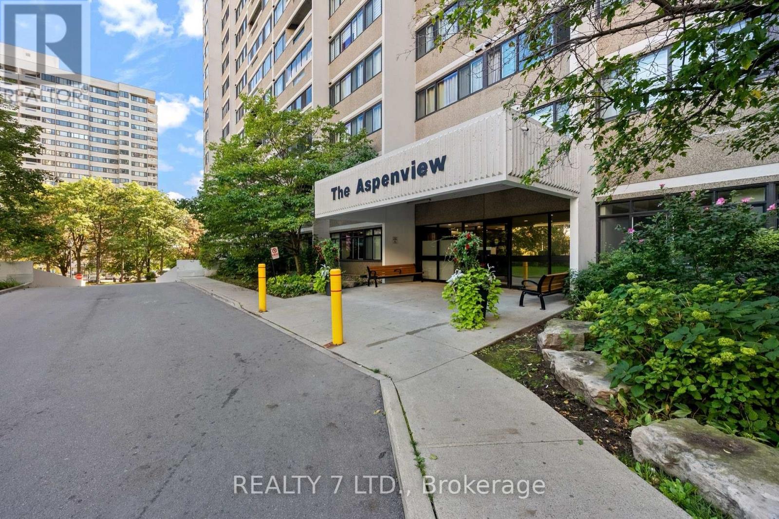 1507 - 50 Elm Drive E, Mississauga, Ontario  L5A 3X2 - Photo 3 - W13778048