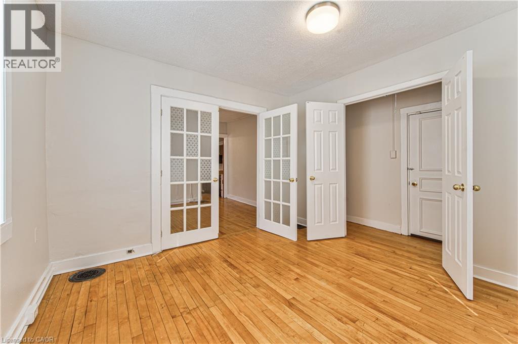 217 Lancaster Street E, Kitchener, Ontario  N2H 4T9 - Photo 4 - 40861010
