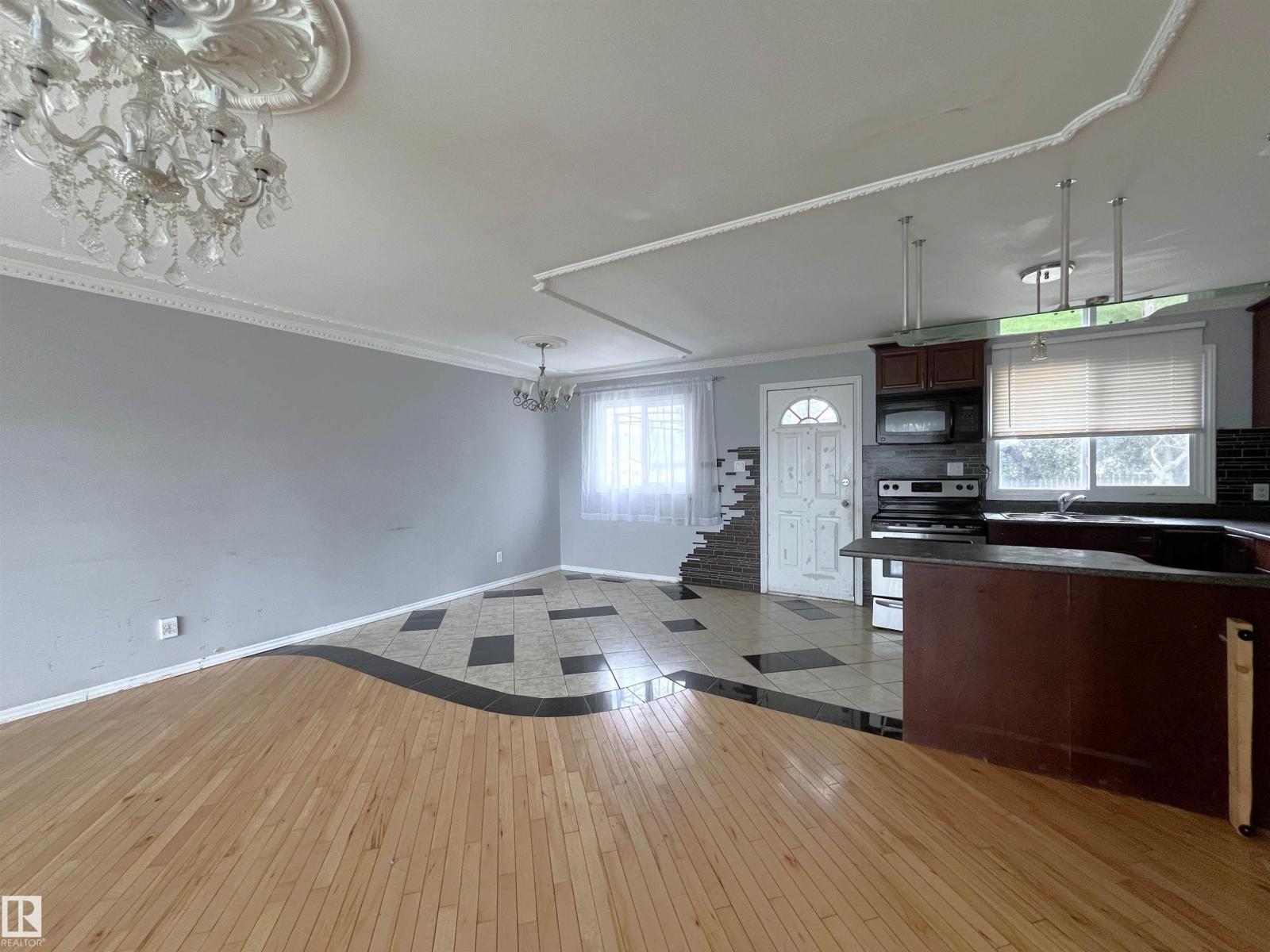 8817 163 St NW, Edmonton, Alberta  T5R 2N8 - Photo 3 - E4508544