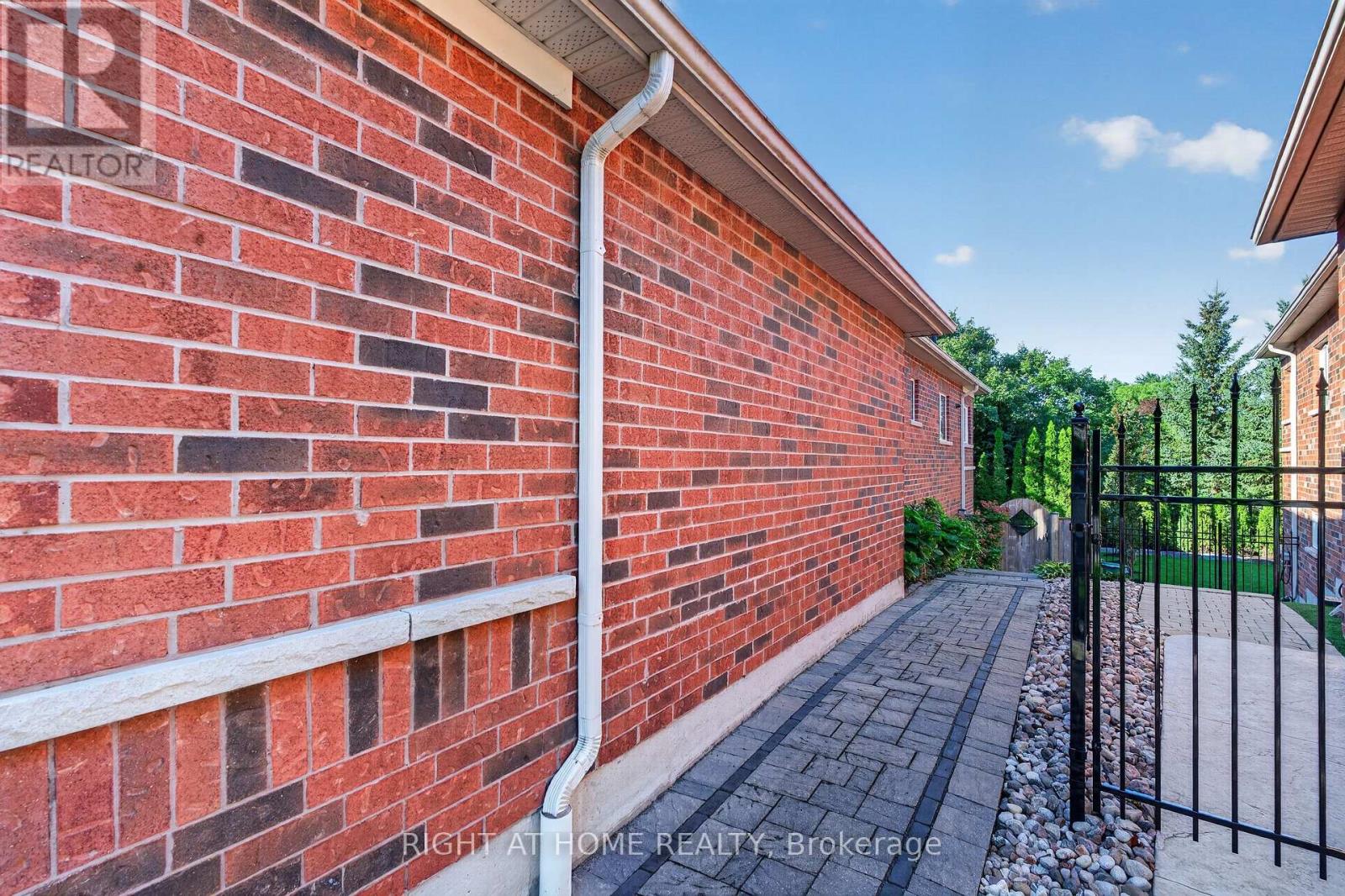 8 Branthaven Court, Whitby, Ontario  L1M 0B2 - Photo 40 - E13770398
