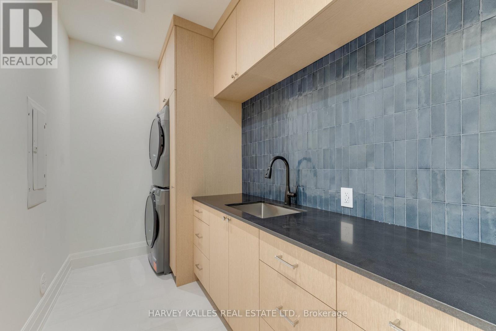 32 Evergreen Gardens, Toronto, Ontario  M4G 1C5 - Photo 31 - C13752418