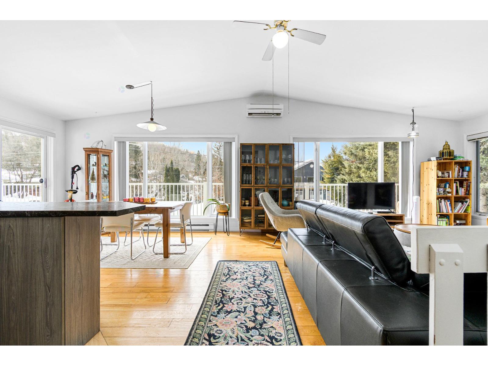 84-84A Ch. du Vallon Saint-Sauveur Quebec Canada J0R1R3 2