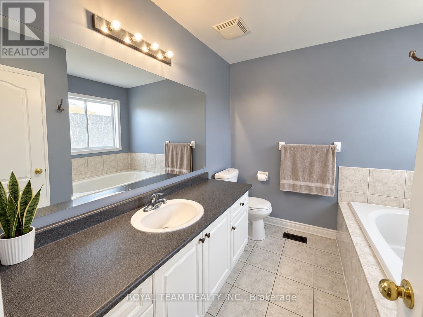 1689 Whitestone Drive, Oshawa, Ontario  L1K 2X2 - Photo 13 - E13768084