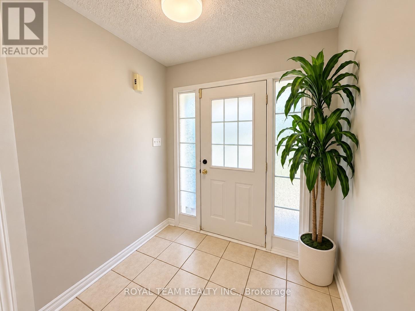1689 Whitestone Drive, Oshawa, Ontario  L1K 2X2 - Photo 3 - E13768084