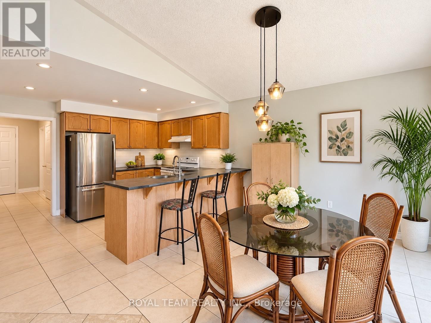 1689 Whitestone Drive, Oshawa, Ontario  L1K 2X2 - Photo 7 - E13768084