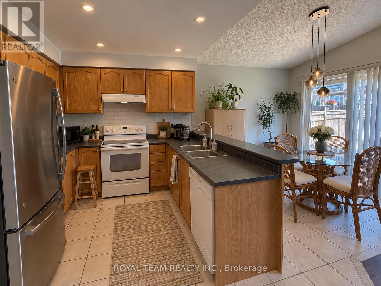1689 Whitestone Drive, Oshawa, Ontario  L1K 2X2 - Photo 8 - E13768084