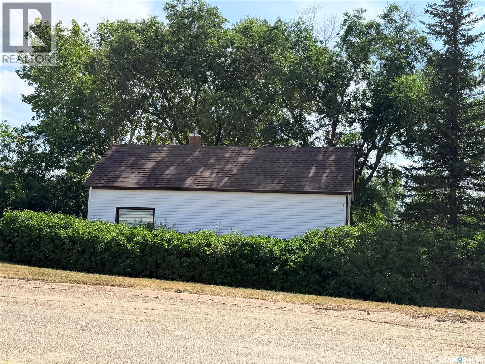 325 Centre Street, Coronach, Saskatchewan  S0H 0Z0 - Photo 3 - SK039655