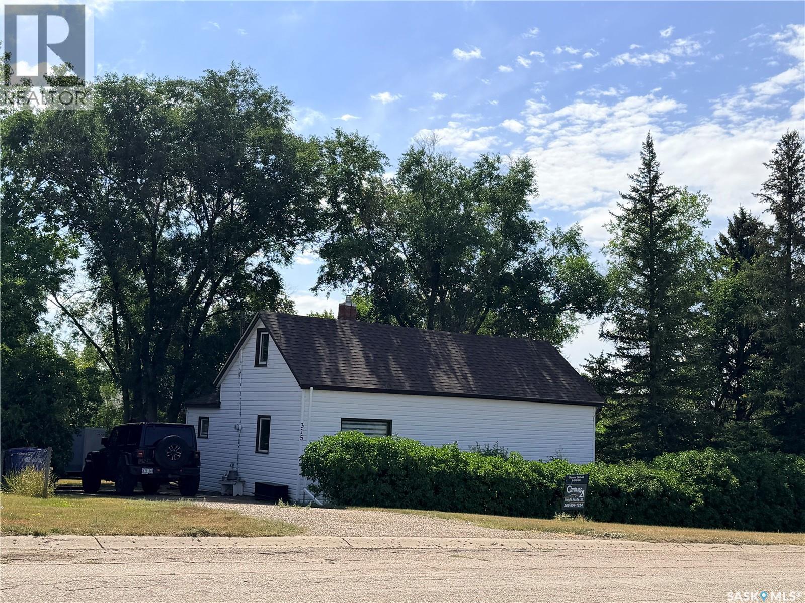 325 Centre Street, Coronach, Saskatchewan  S0H 0Z0 - Photo 1 - SK039655