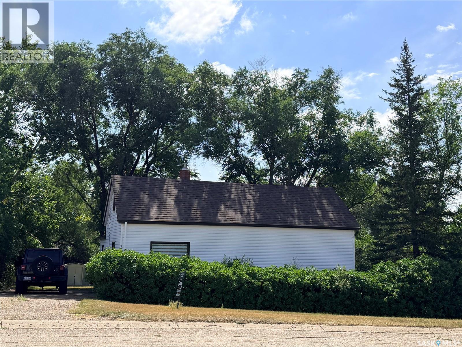 325 Centre Street, Coronach, Saskatchewan  S0H 0Z0 - Photo 2 - SK039655