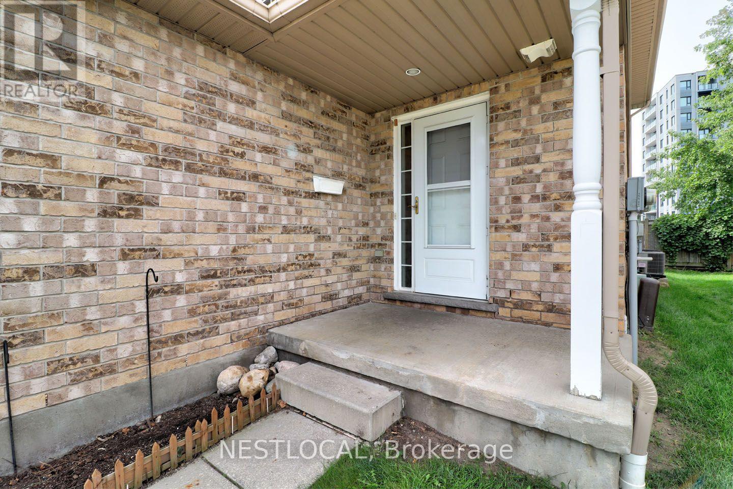 11 - 10 Fallowfield Drive, Kitchener, Ontario  N2C 0A4 - Photo 3 - X13778100
