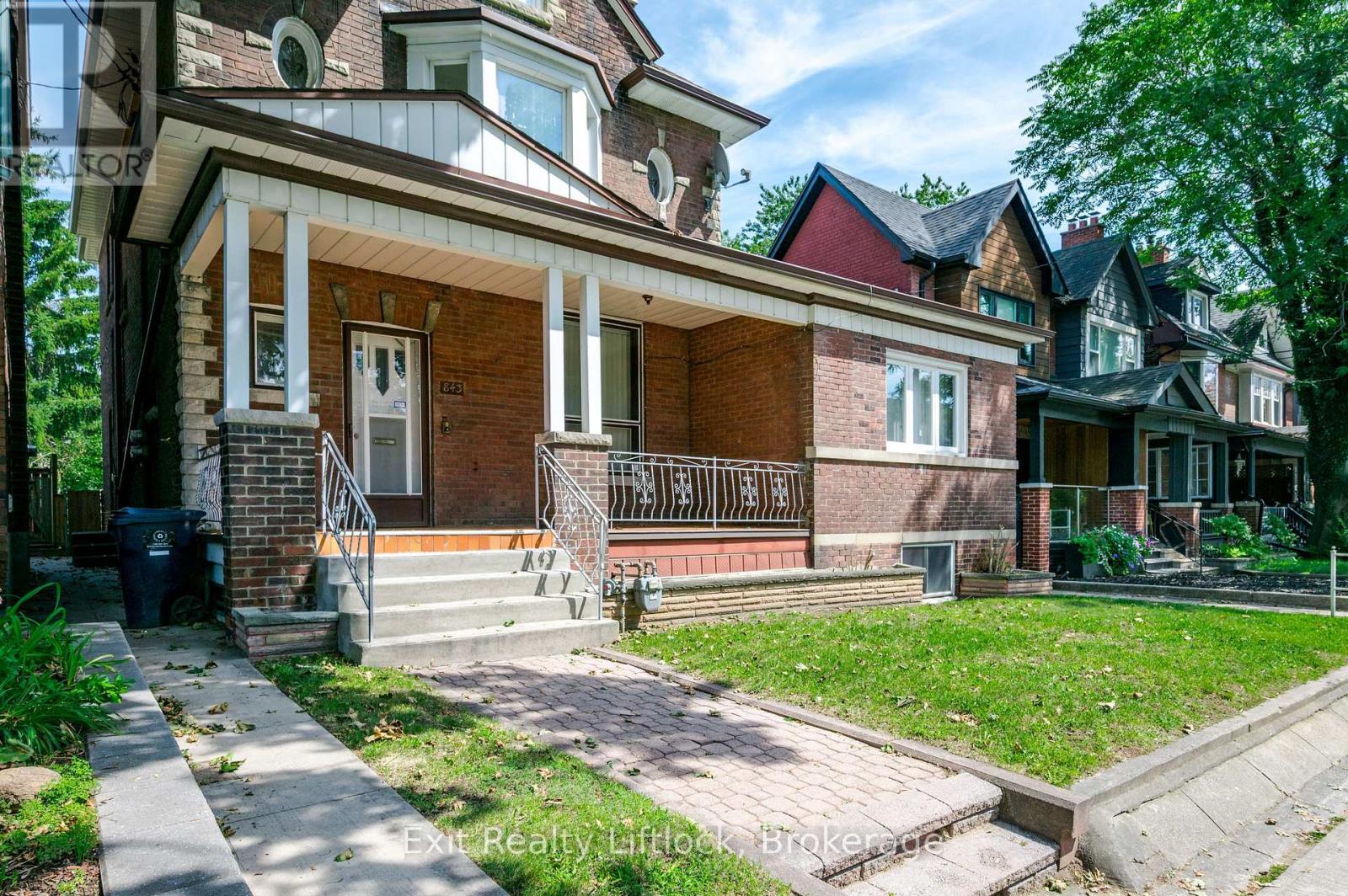 843 Logan Avenue, Toronto, Ontario  M4K 3E2 - Photo 4 - E13778116