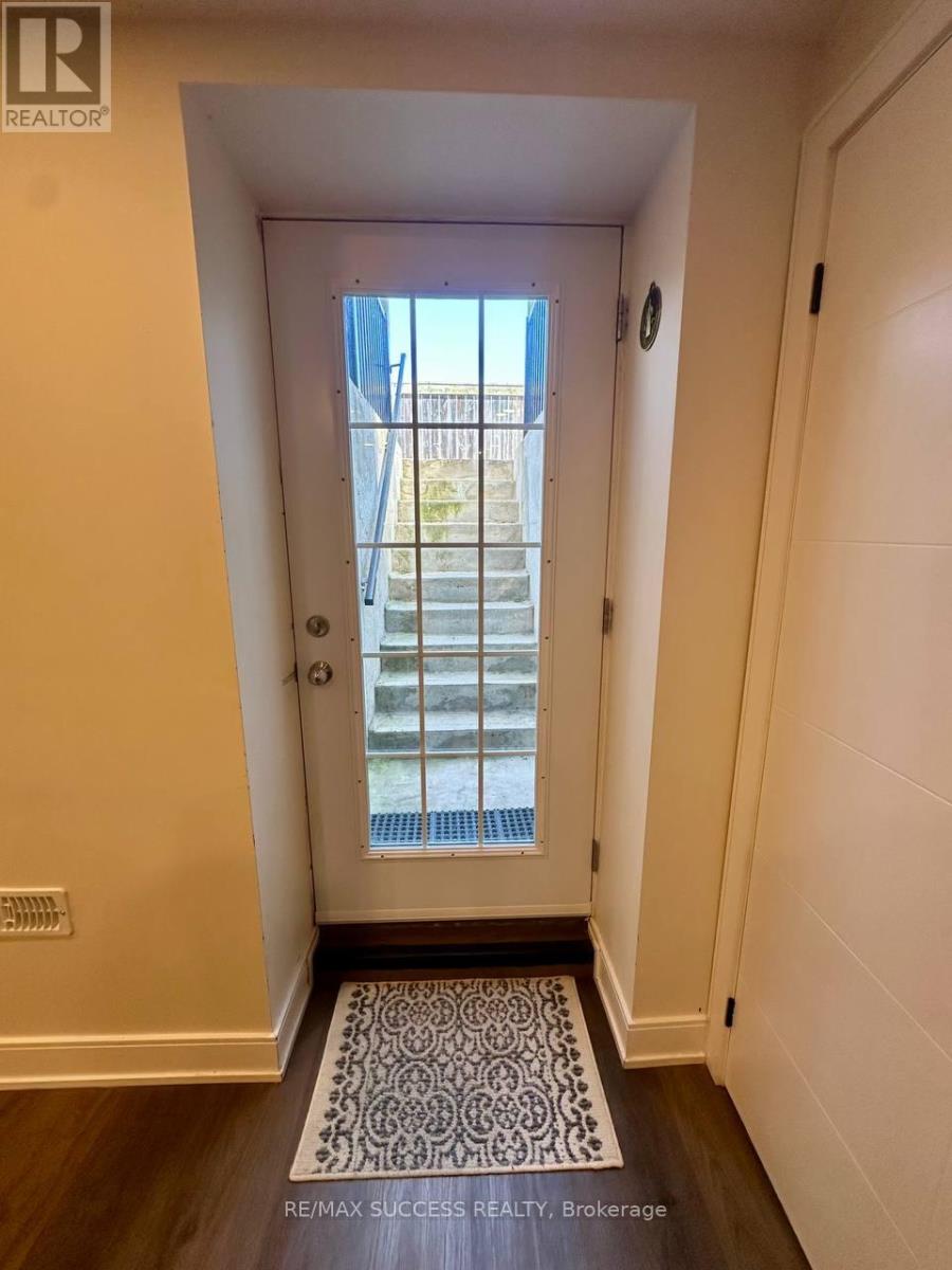 Lower Unit - 566 Yates Drive, Milton, Ontario  L9T 6Z4 - Photo 12 - W13772242