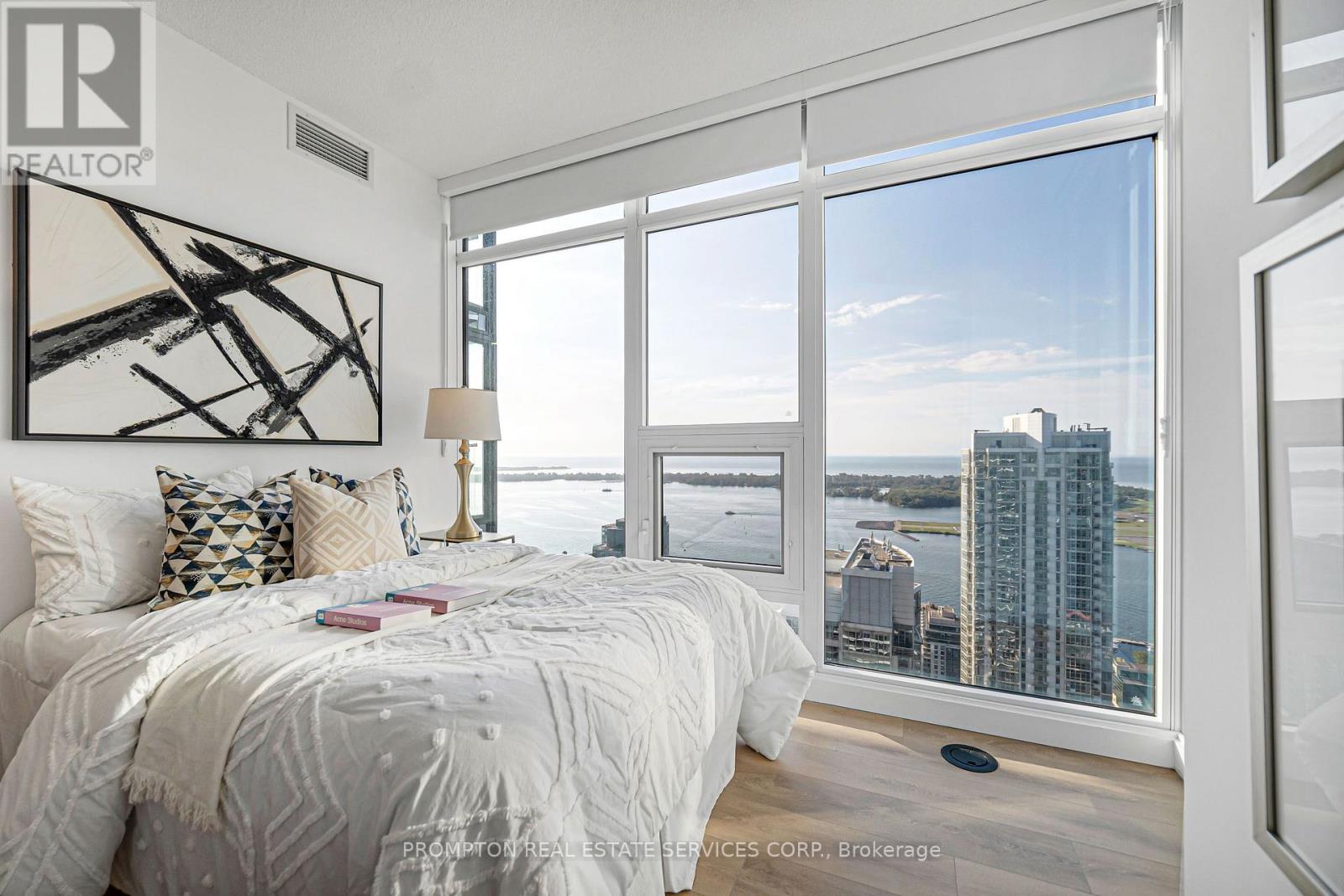 5210 - 1 Concord Cityplace Way, Toronto, Ontario  M5V 0X3 - Photo 2 - C13778126