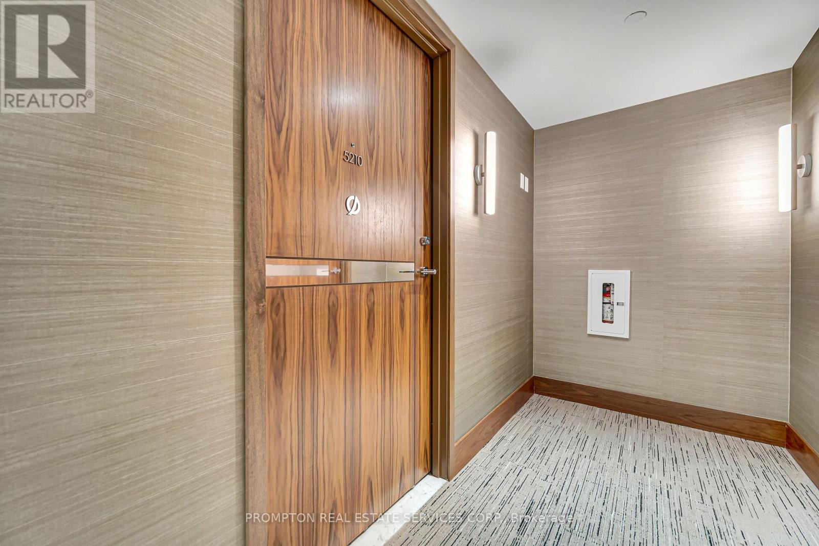 5210 - 1 Concord Cityplace Way, Toronto, Ontario  M5V 0X3 - Photo 4 - C13778126
