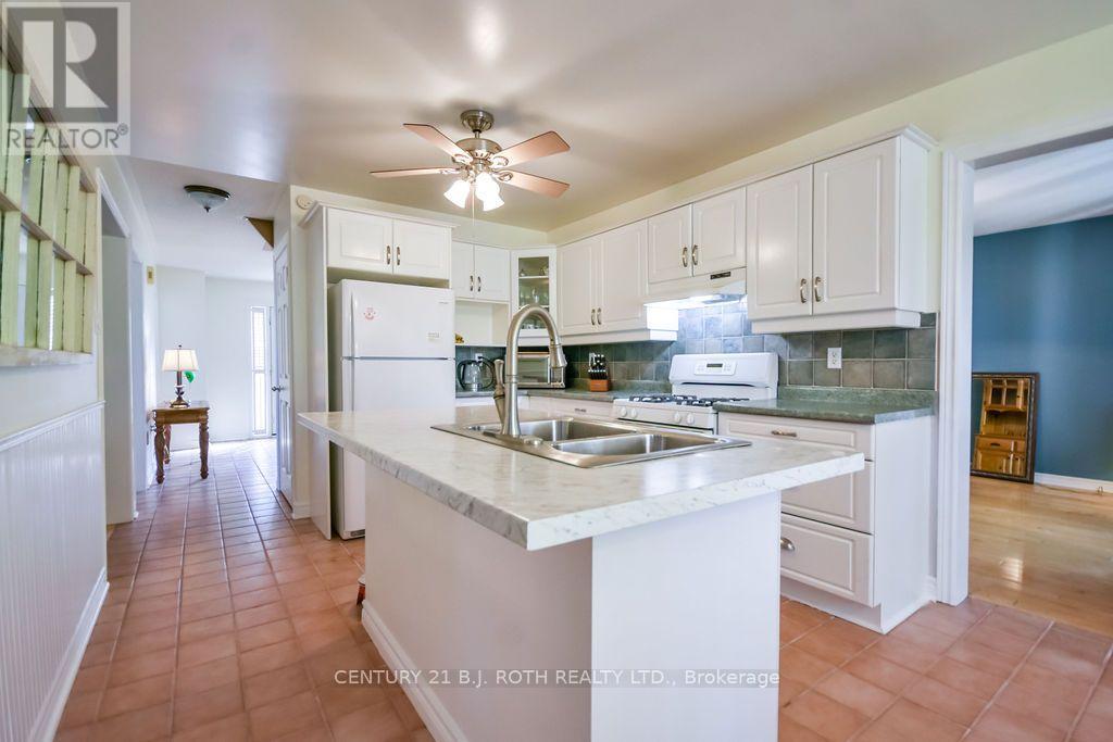 24 Grand Forest Drive, Barrie, Ontario  L4N 7E8 - Photo 12 - S13778136