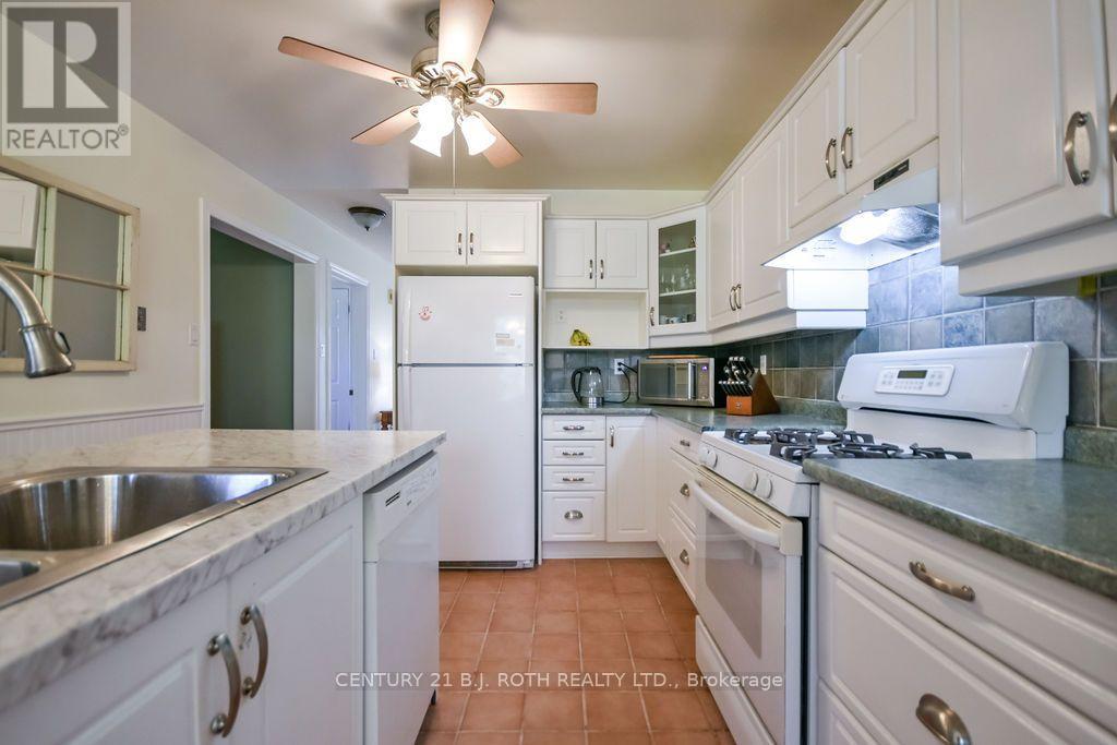 24 Grand Forest Drive, Barrie, Ontario  L4N 7E8 - Photo 13 - S13778136