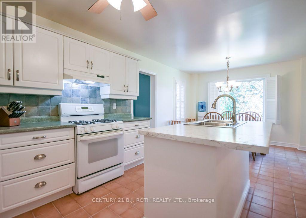 24 Grand Forest Drive, Barrie, Ontario  L4N 7E8 - Photo 14 - S13778136
