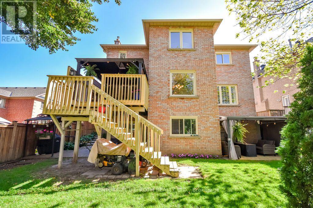 24 Grand Forest Drive, Barrie, Ontario  L4N 7E8 - Photo 2 - S13778136