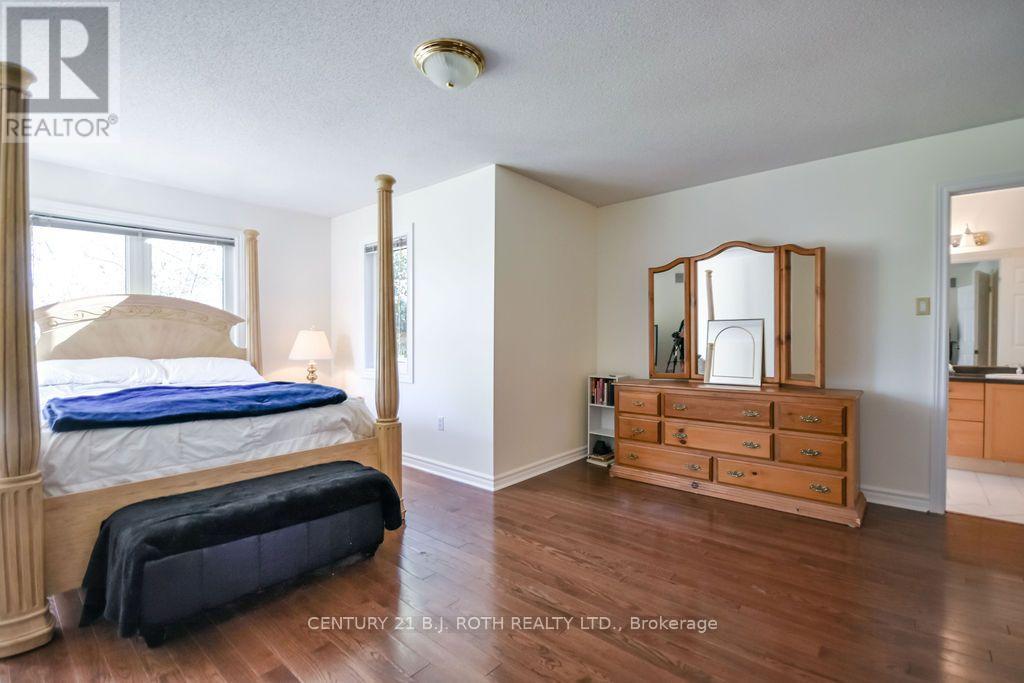 24 Grand Forest Drive, Barrie, Ontario  L4N 7E8 - Photo 22 - S13778136