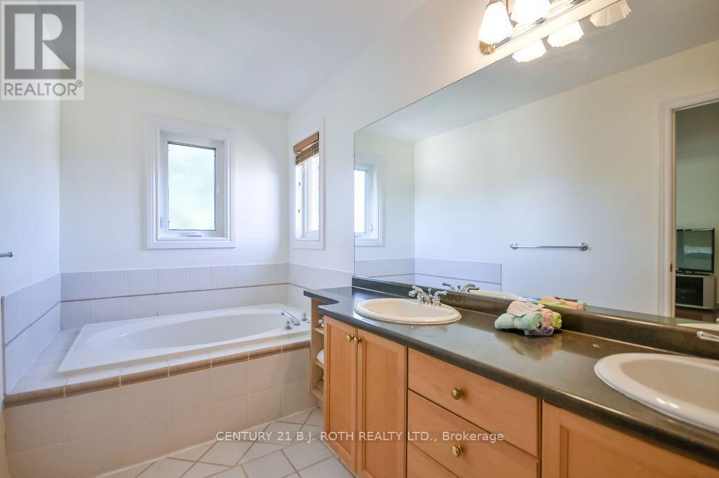 24 Grand Forest Drive, Barrie, Ontario  L4N 7E8 - Photo 23 - S13778136