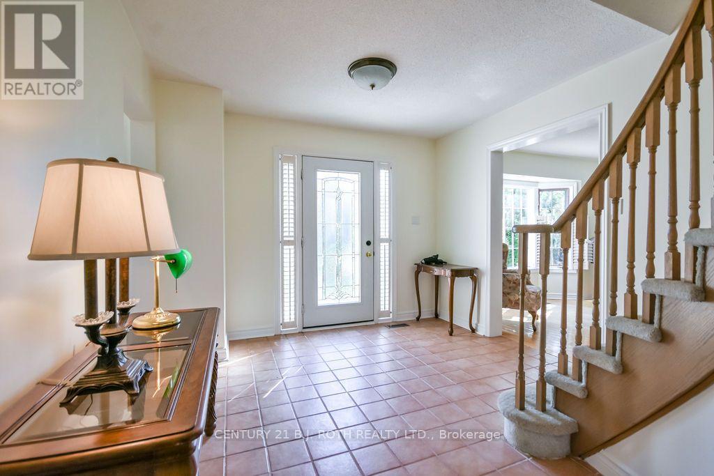 24 Grand Forest Drive, Barrie, Ontario  L4N 7E8 - Photo 4 - S13778136