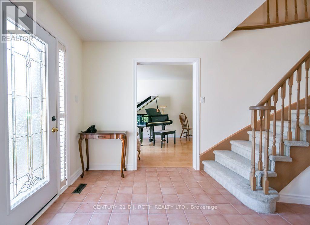 24 Grand Forest Drive, Barrie, Ontario  L4N 7E8 - Photo 5 - S13778136