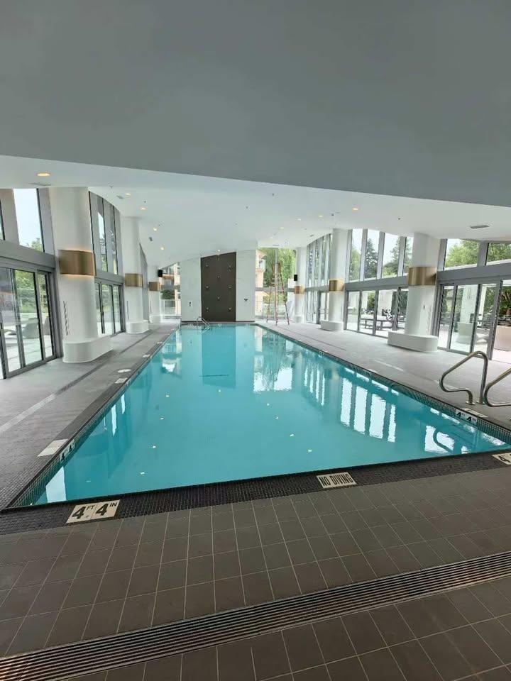 10XX 13778 100 AVENUE, surrey, British Columbia