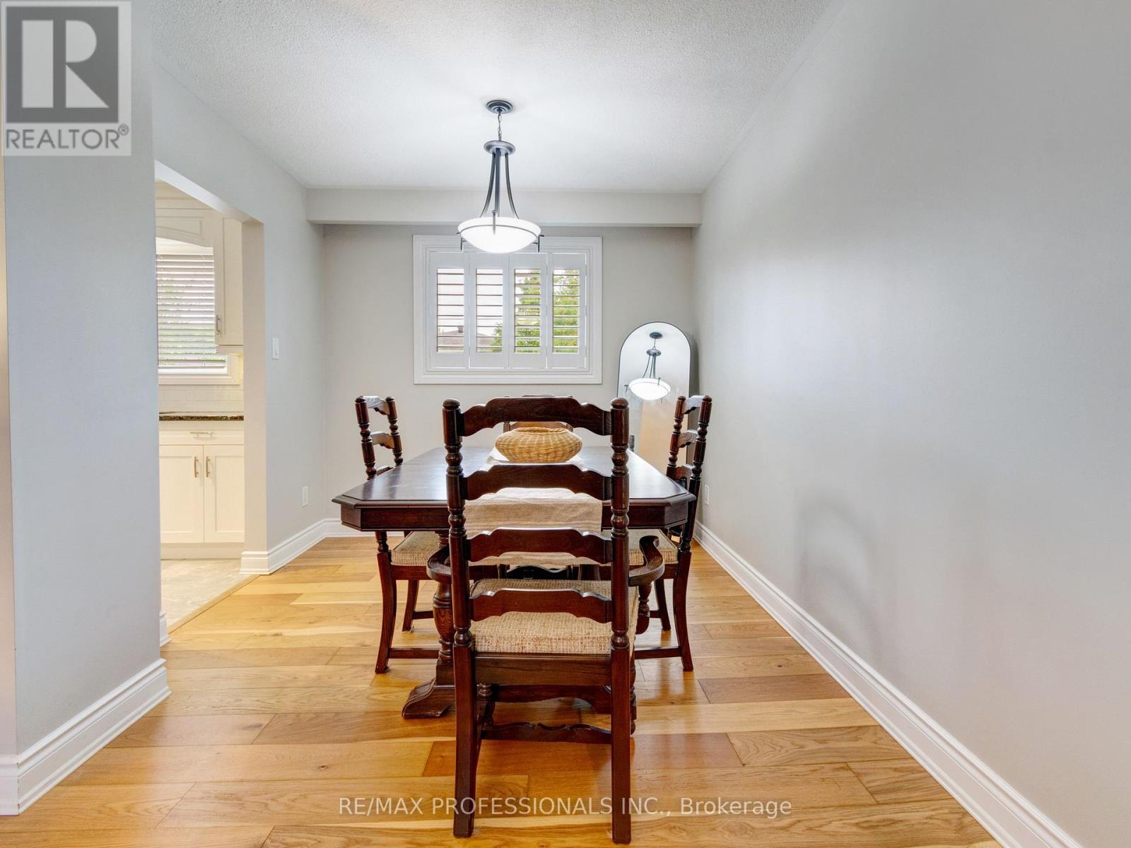 652 Meadow Lane, Burlington, Ontario  L7L 4R8 - Photo 13 - W13778122