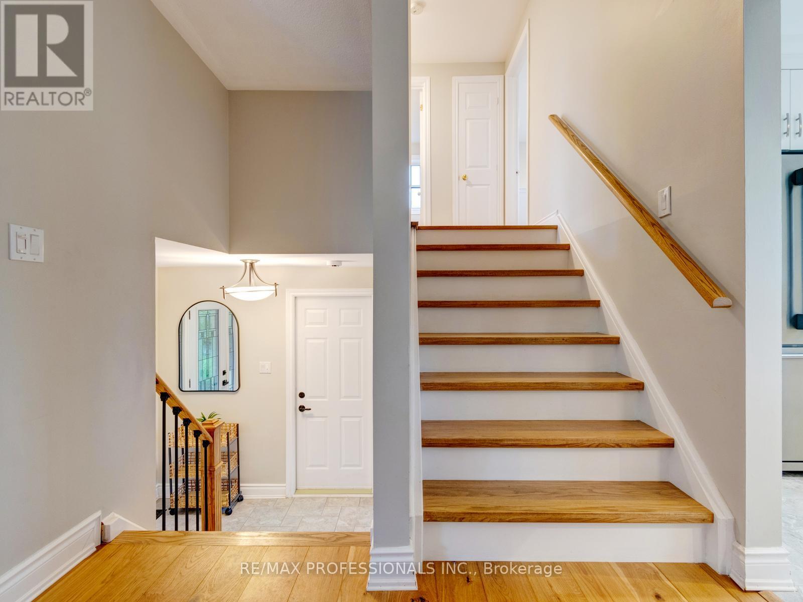 652 Meadow Lane, Burlington, Ontario  L7L 4R8 - Photo 17 - W13778122