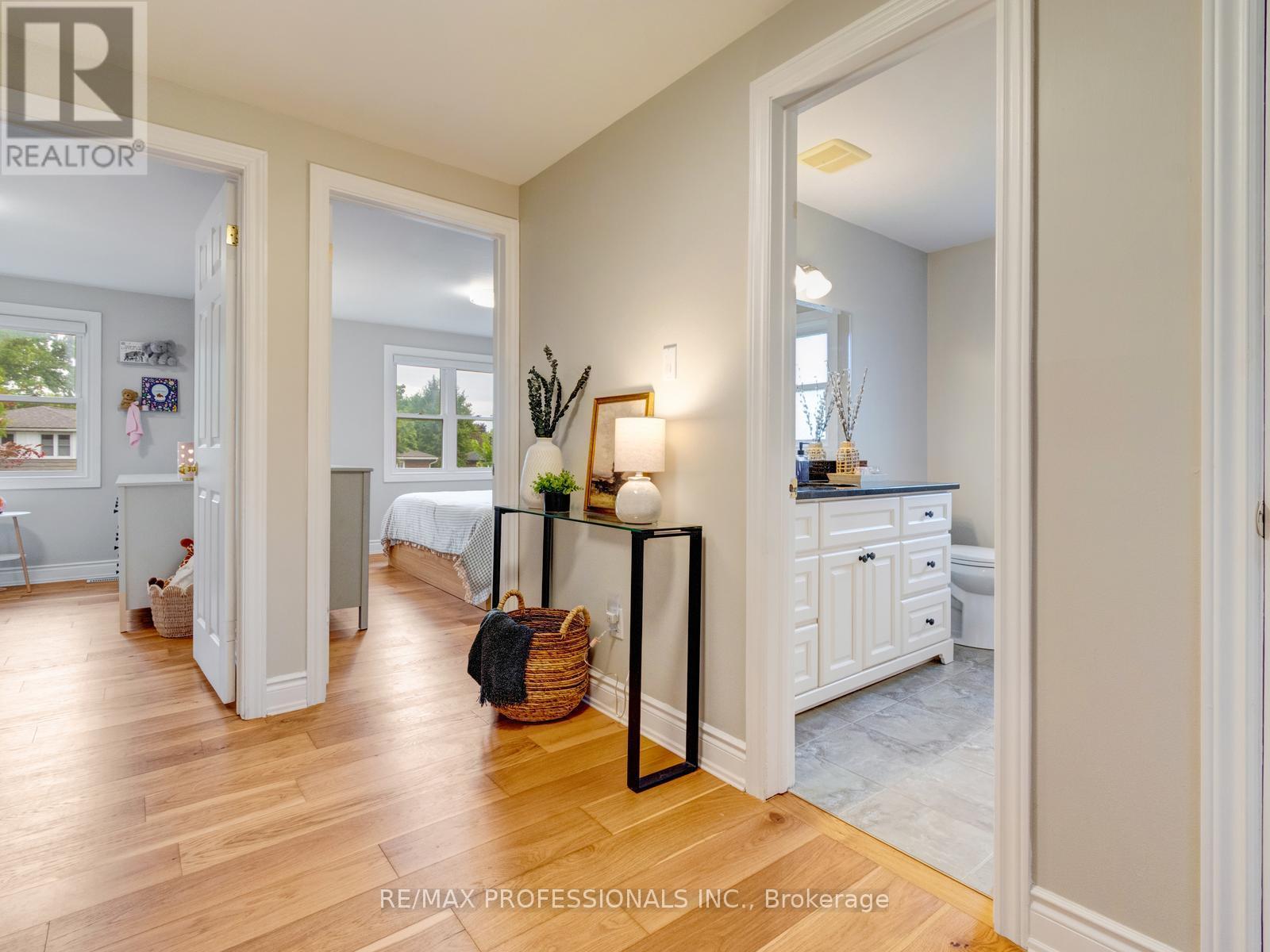 652 Meadow Lane, Burlington, Ontario  L7L 4R8 - Photo 18 - W13778122