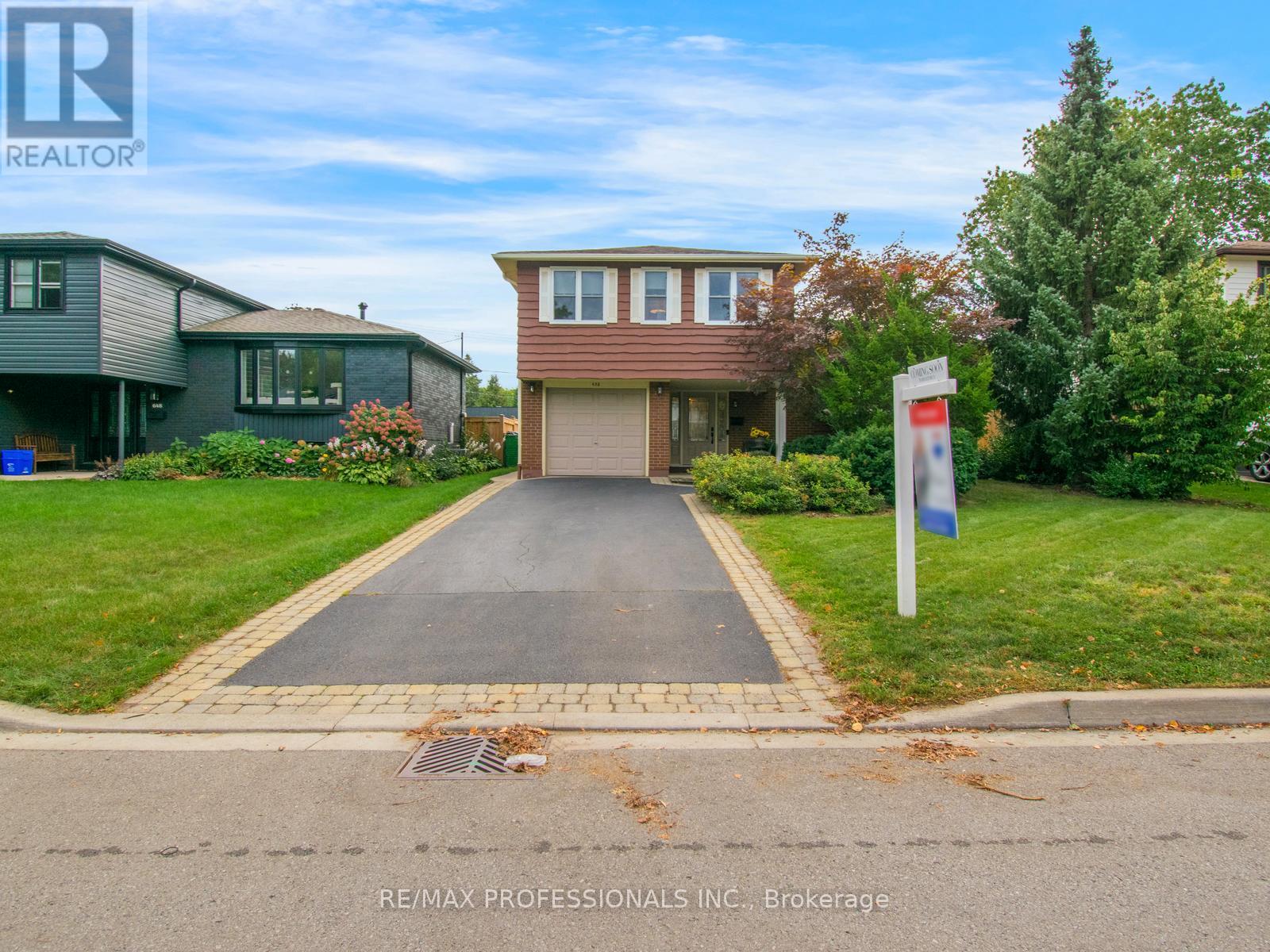 652 Meadow Lane, Burlington, Ontario  L7L 4R8 - Photo 2 - W13778122