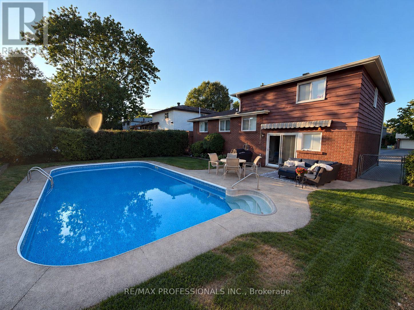 652 Meadow Lane, Burlington, Ontario  L7L 4R8 - Photo 39 - W13778122