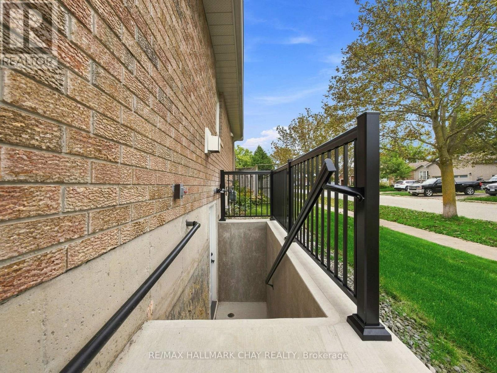 Lower - 1 Touchette Drive, Barrie, Ontario  L4N 7L8 - Photo 17 - S13767050