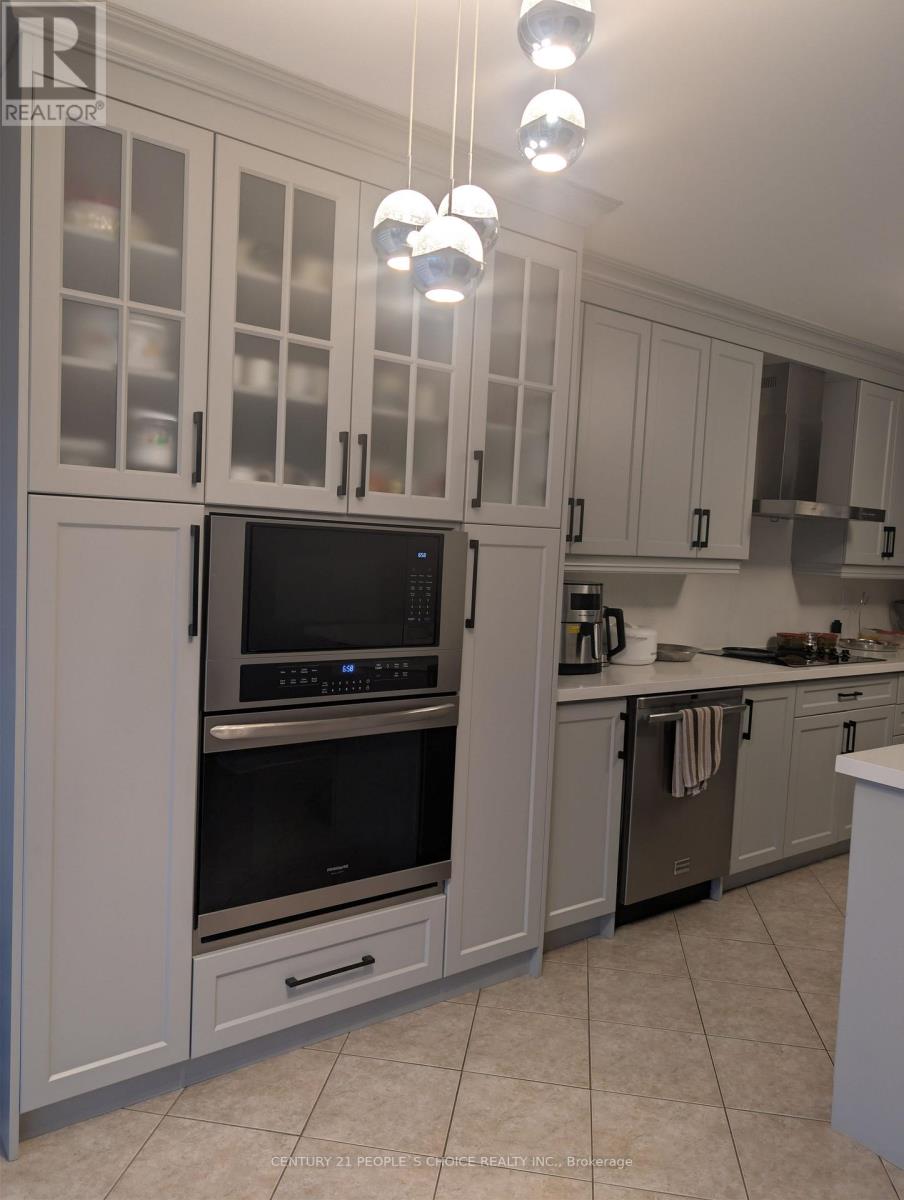 228 Fandango Drive, Brampton, Ontario  L6X 0M1 - Photo 6 - W13778138